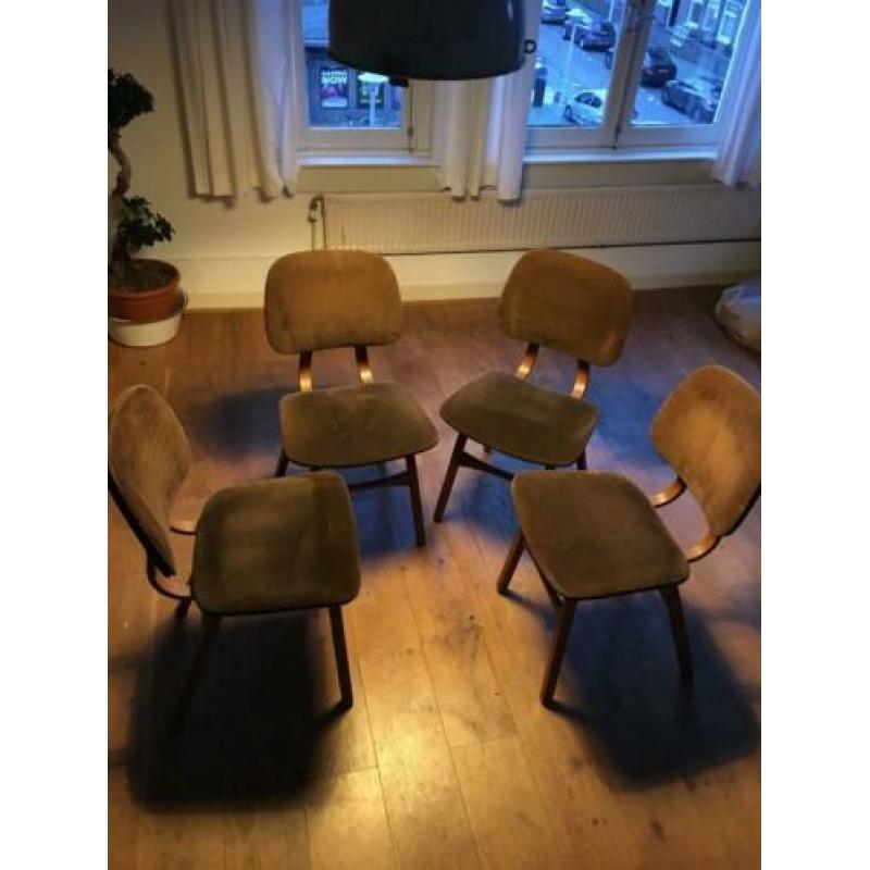 Te koop vier houten stoeltjes ribcord