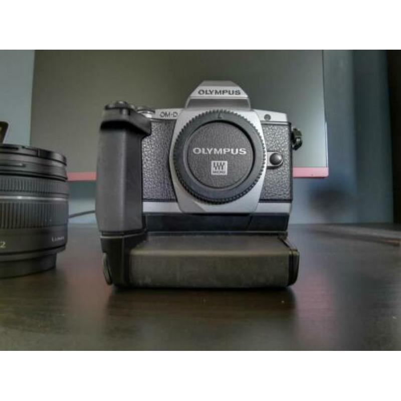 Olympus OM-D E-M5 complete set met lenzen en batterijgrip