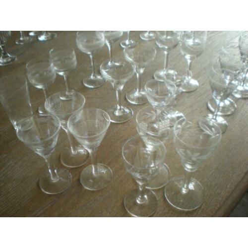 te koop antieke wijn/water/likeur/borrelglaasjes met decor