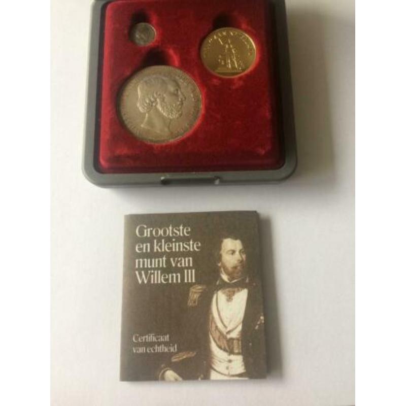 Grootste en kleinste munt van Willem III + naslag penning