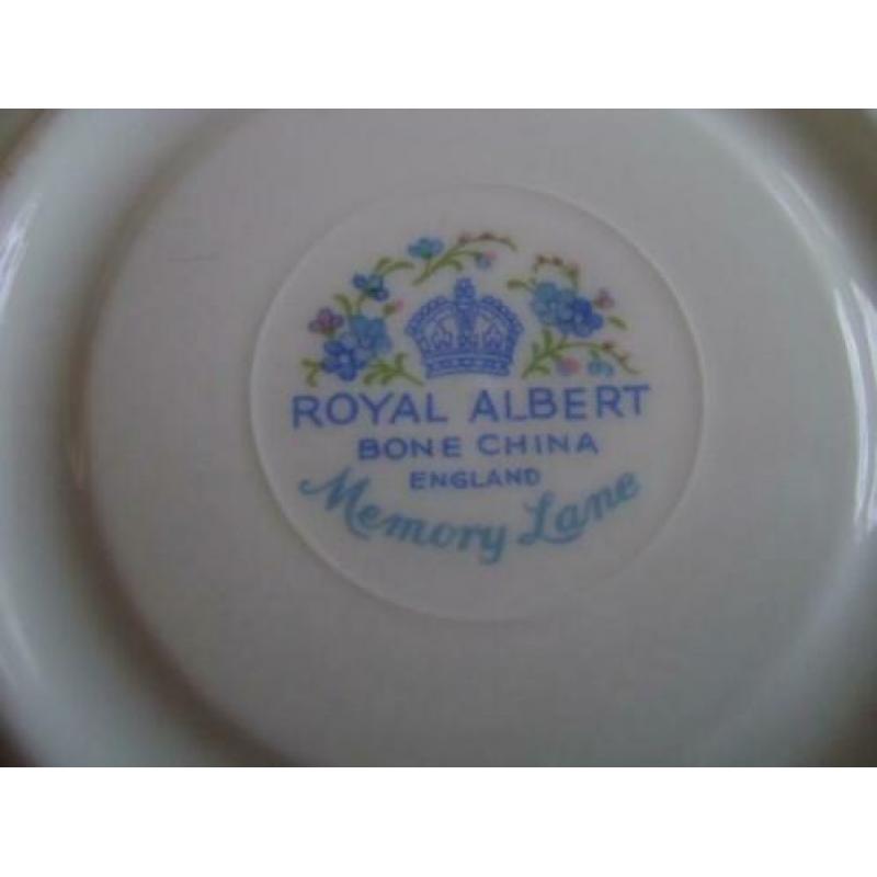 royal albert kop en schotel--memory lane