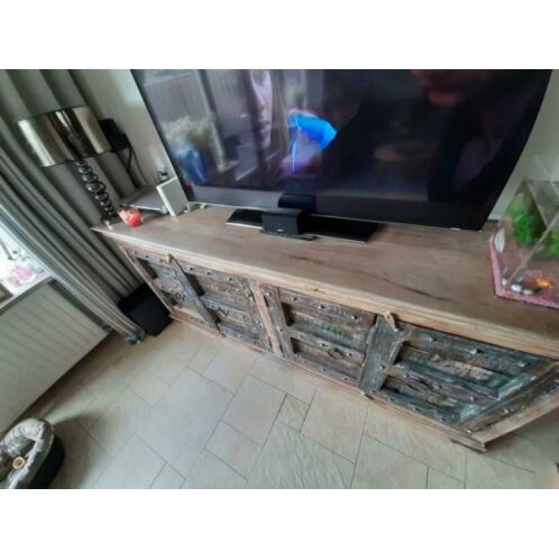 Robuust dressoir 1.5 jaar oud.