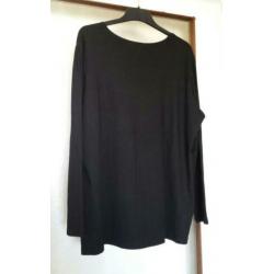 Mooi zwart shirt met lange mouw van Miss Etam. Mt. 50.