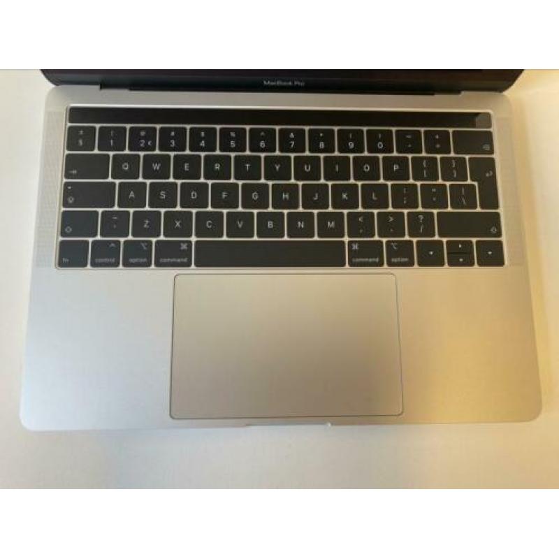 Volledig nieuwe MacBook Pro 13 inch met touchbar