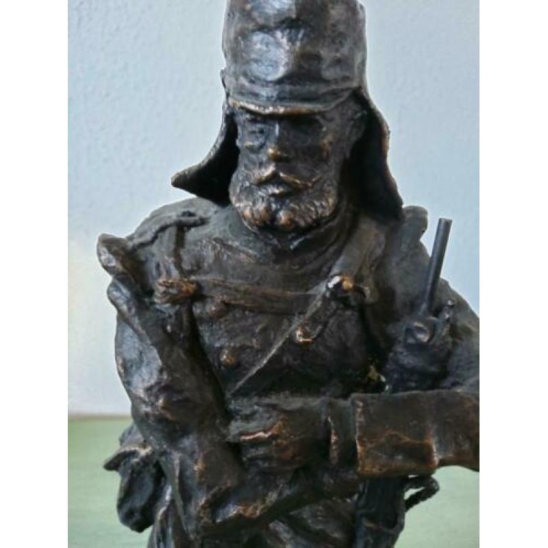 Bronzen beeld Jager infanterie. plus trench art.