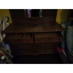 Donker houten dressoir met afneembare spiegel