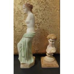 Albast beeldjes. Venus & David.
