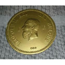 Grote gipsen munt Leopold II echt apart...even zien!!!