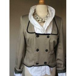 Bonaparte! Prachtige beige colbert/jasje, aparte kraag! Mt.M