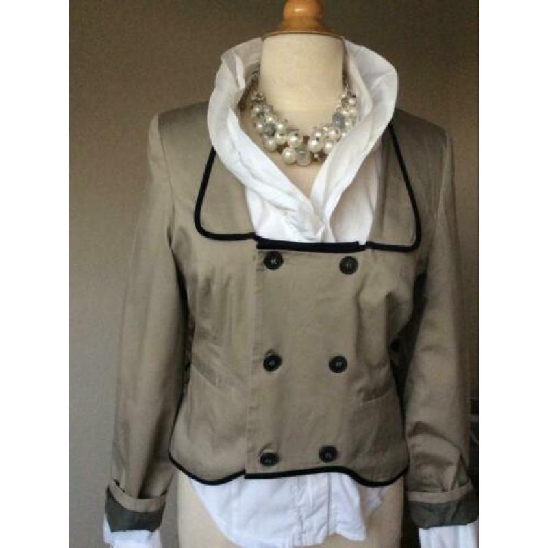 Bonaparte! Prachtige beige colbert/jasje, aparte kraag! Mt.M