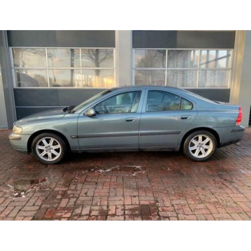 Volvo S60 2.4 Edition Airco,trekhaak,16inch,Cruise,Cv 2002 a