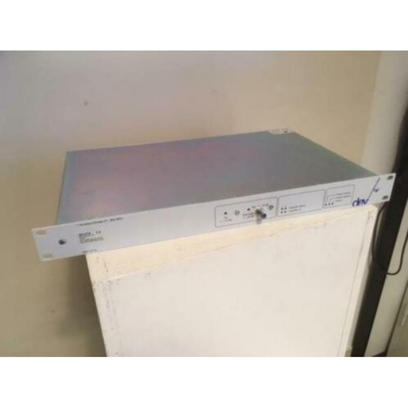 556. Quintech DEV 2716 Active CATV-Band RF Combiner
