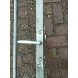 T.E.A.B. Poort, poeren + hekwerk te koop