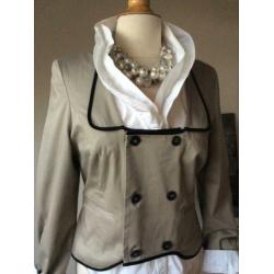 Bonaparte! Prachtige beige colbert/jasje, aparte kraag! Mt.M