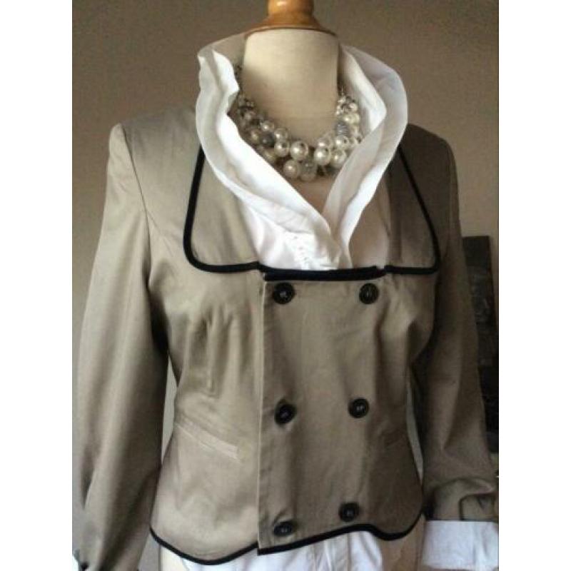 Bonaparte! Prachtige beige colbert/jasje, aparte kraag! Mt.M