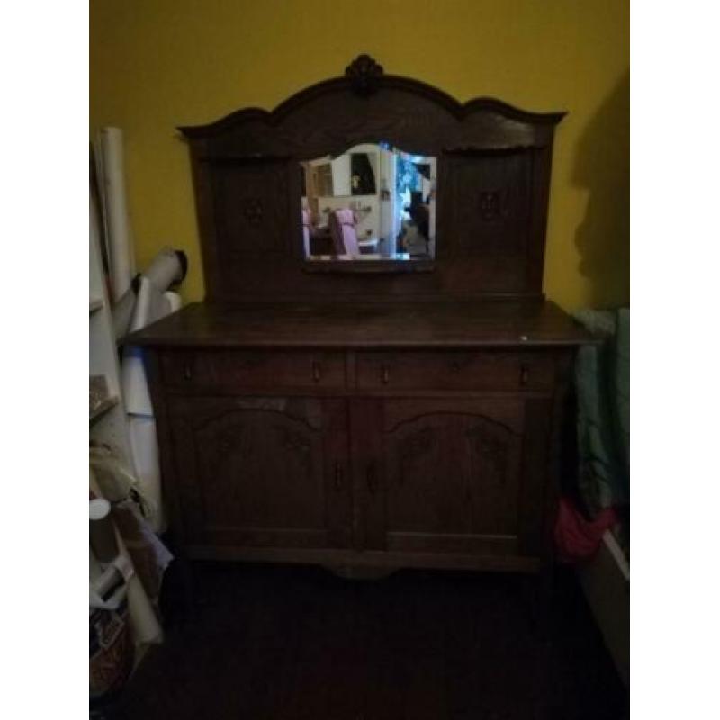 Donker houten dressoir met afneembare spiegel
