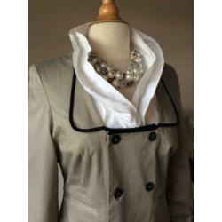 Bonaparte! Prachtige beige colbert/jasje, aparte kraag! Mt.M