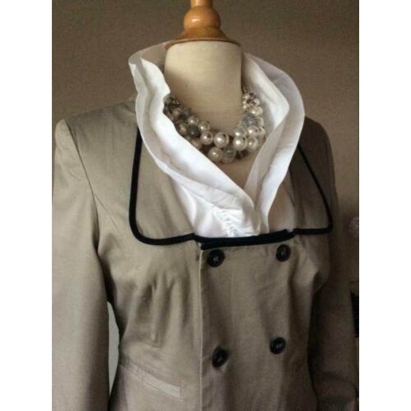 Bonaparte! Prachtige beige colbert/jasje, aparte kraag! Mt.M