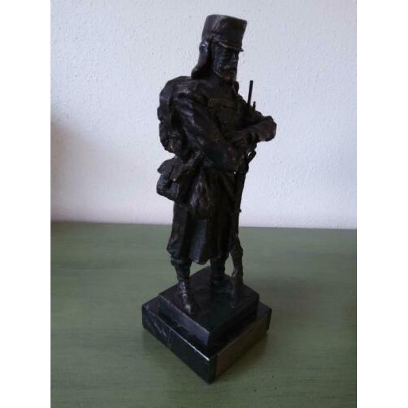 Bronzen beeld Jager infanterie. plus trench art.
