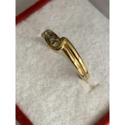 18 krt.geel gouden ring met 4 diamanten