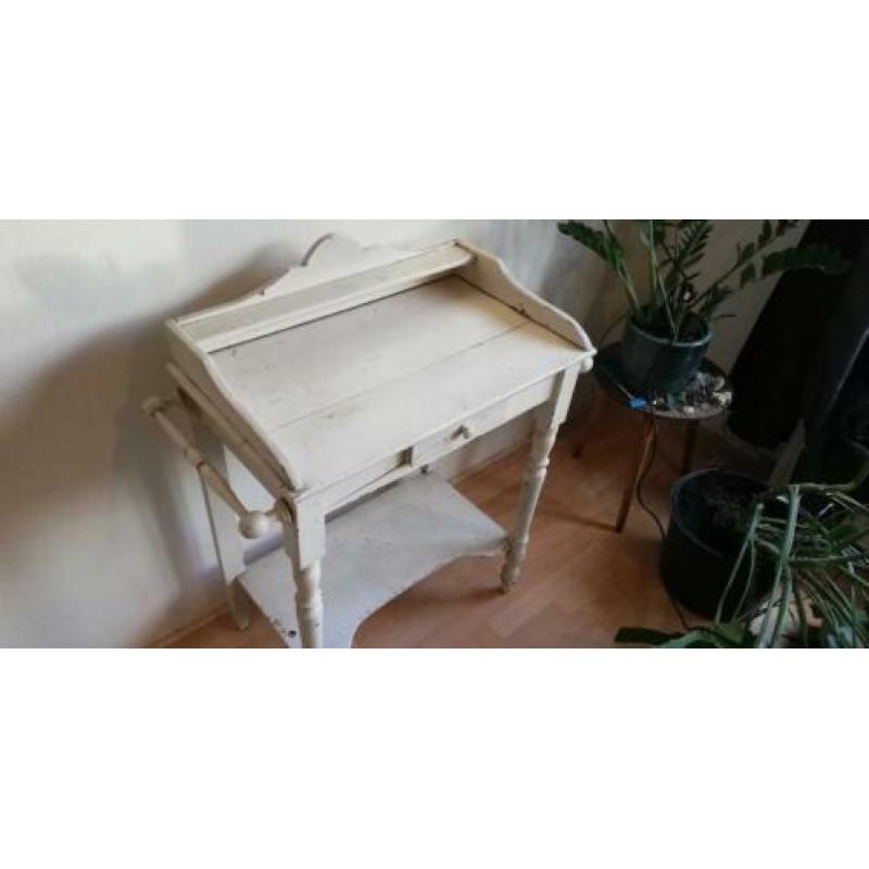 Leuk antiek tafeltje/ toilettafel