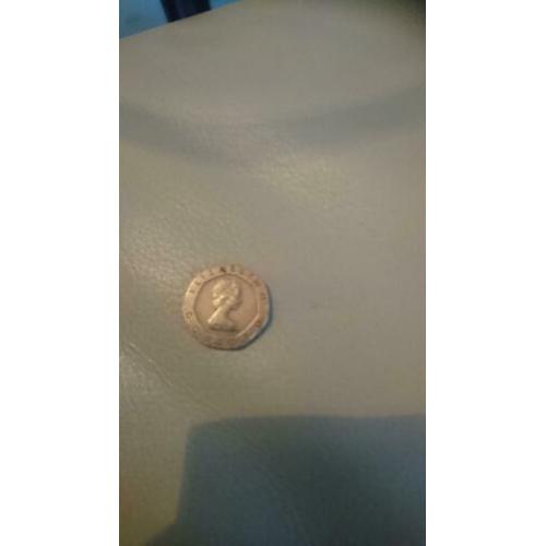 Queen Elizabeth ll twenty pence 1982