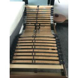Modern 2 persoons bed met elektrische 5 zone lattenbodems