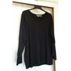 Mooi zwart shirt met lange mouw van Miss Etam. Mt. 50.