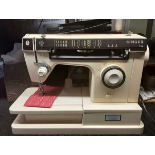 Singer naaimachine model 7136