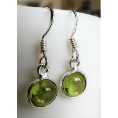 Sterling zilveren oorbellen / oorhangertjes met peridot