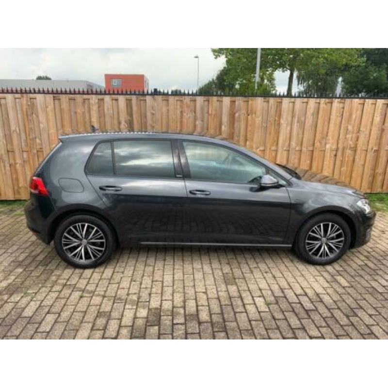 Volkswagen Golf 1.4 TSI 125pk Highline / Navi / camera
