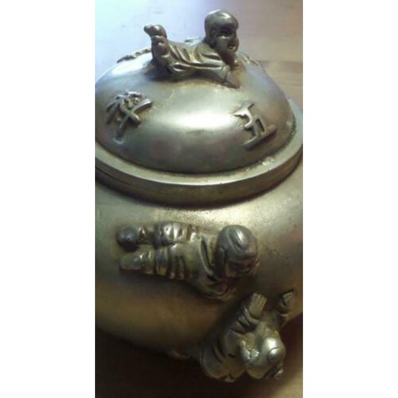 China miao zilveren theepot met kinderen en gesigneerd