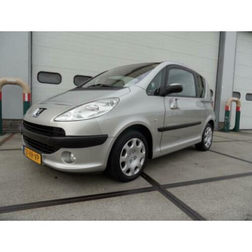 Peugeot 1007 1.4 Gentry Origin.140 Dkm