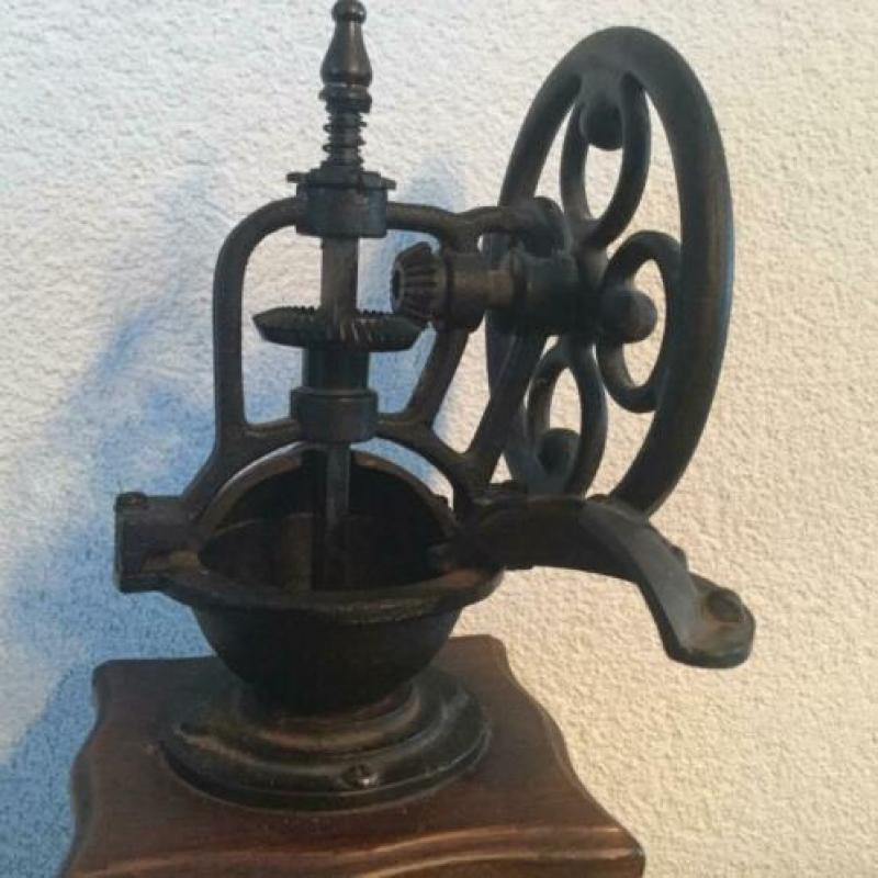 Oude koffiemolen .