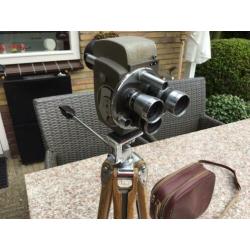8mm Sankyo 8-r camera op houten driepoot met accessoires