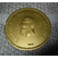 Grote gipsen munt Leopold II echt apart...even zien!!!