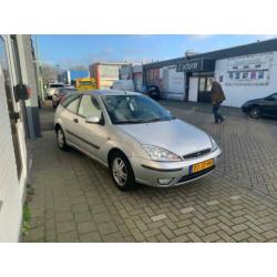 Ford Focus 1.6-16V Trend AUTOMAAT met Airco, NAP en een nieu