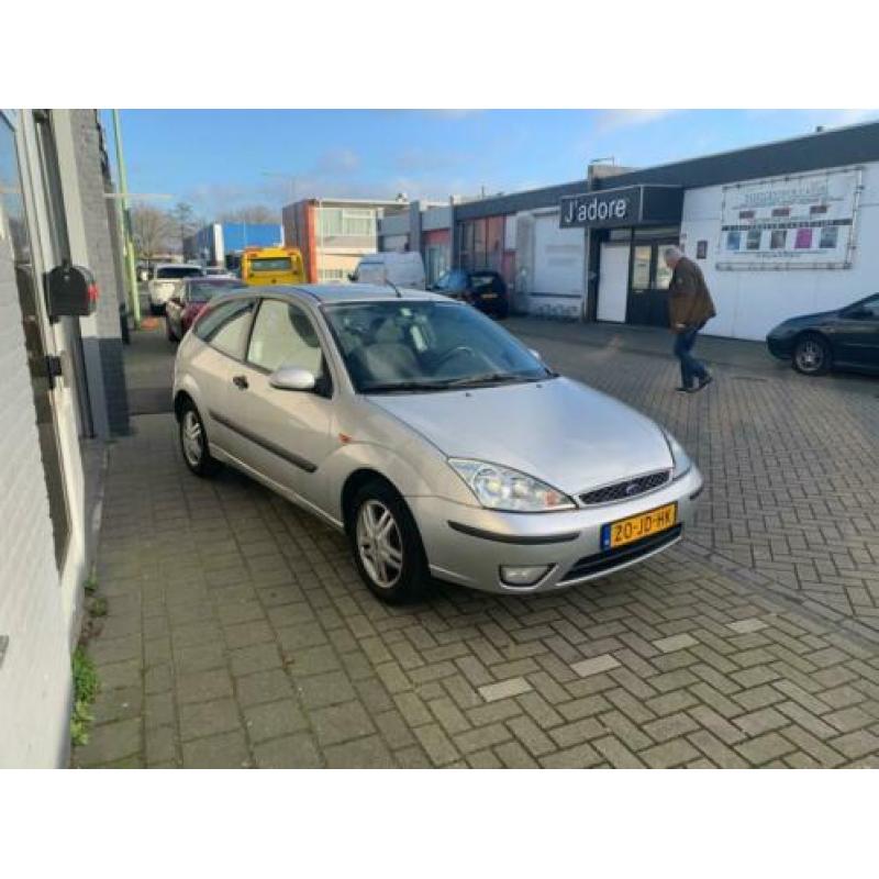 Ford Focus 1.6-16V Trend AUTOMAAT met Airco, NAP en een nieu