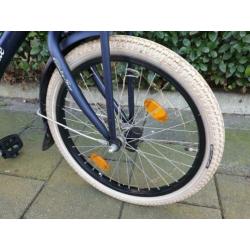 Mooie Loekie meisjesfiets denim blauw 20 inch met mandje