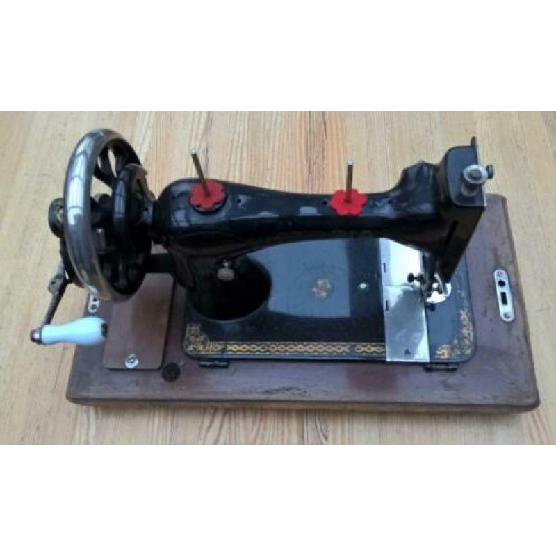 Antieke naaimachine Victoria