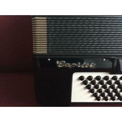 Duitse Weltmeister Caprice accordeon . 120 bas . 4 korig .