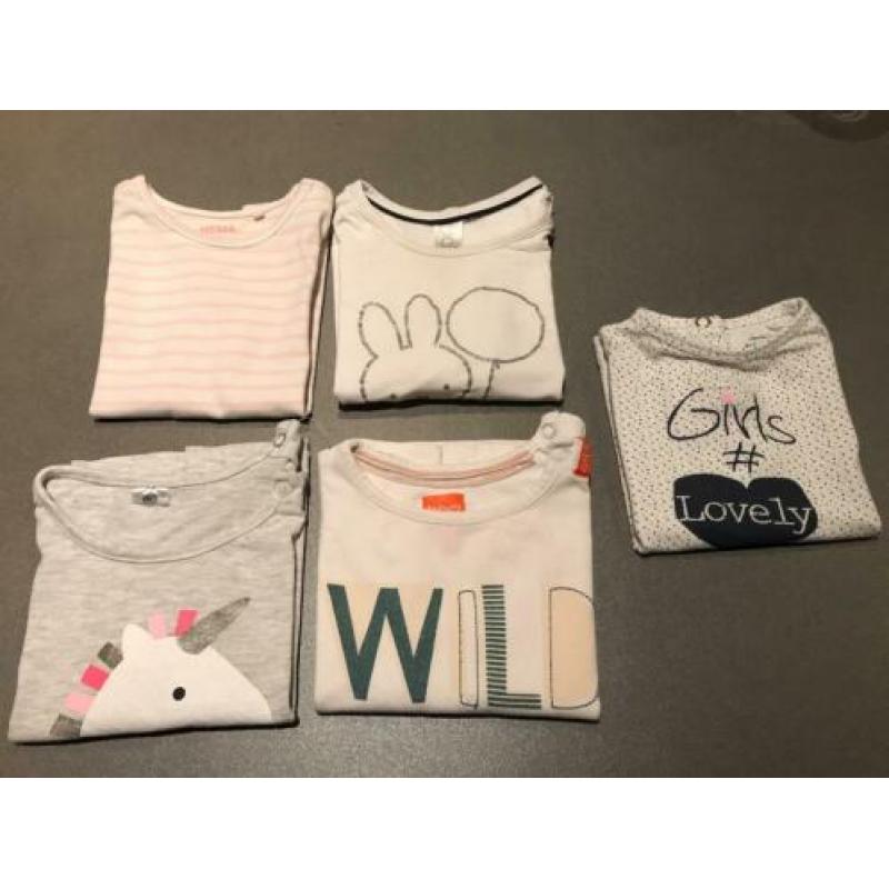Meisje: 4-tshirts en 1 longsleeve maat 80