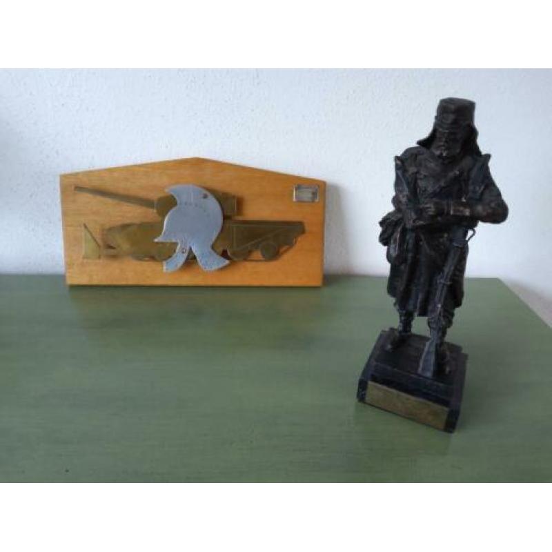 Bronzen beeld Jager infanterie. plus trench art.