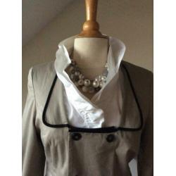 Bonaparte! Prachtige beige colbert/jasje, aparte kraag! Mt.M