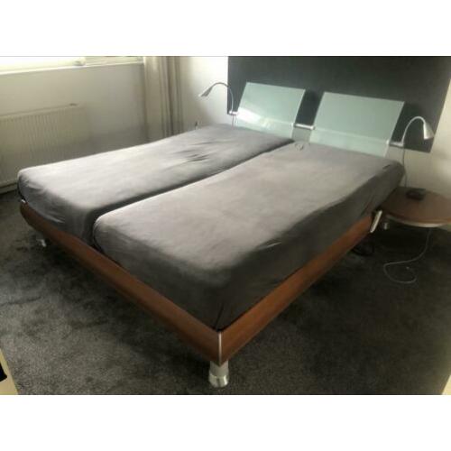 Modern 2 persoons bed met elektrische 5 zone lattenbodems