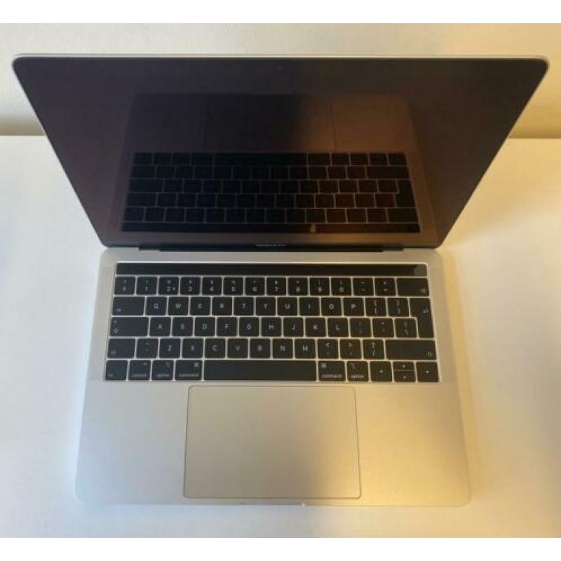 Volledig nieuwe MacBook Pro 13 inch met touchbar