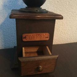 Oude koffiemolen .
