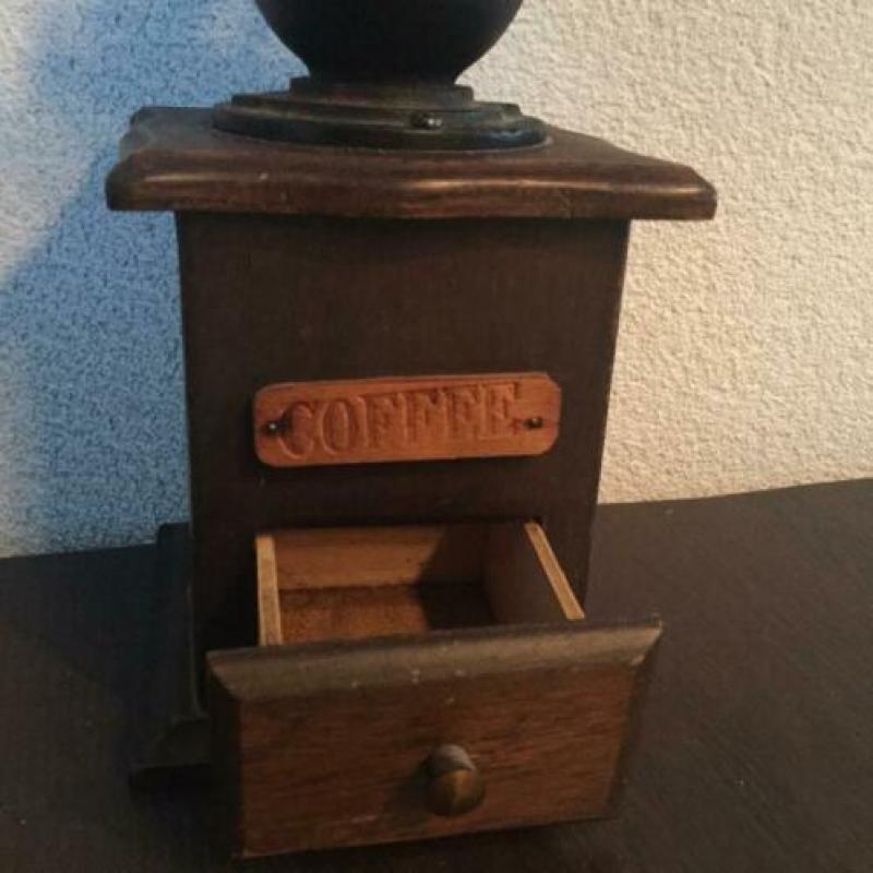 Oude koffiemolen .