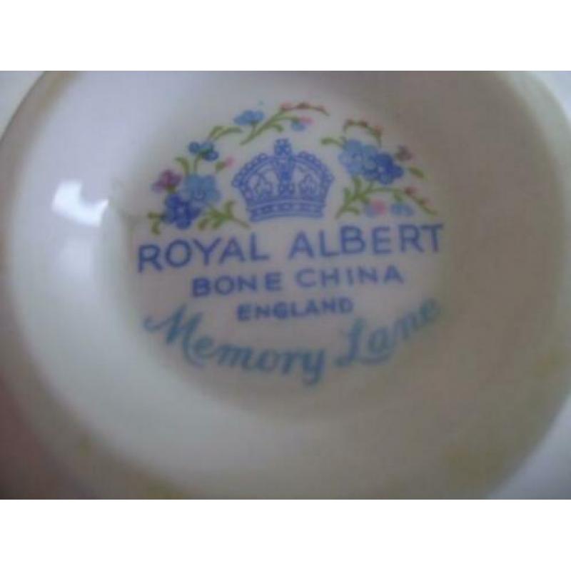royal albert kop en schotel--memory lane