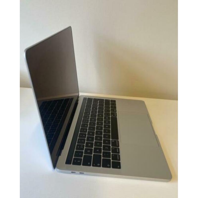 Volledig nieuwe MacBook Pro 13 inch met touchbar